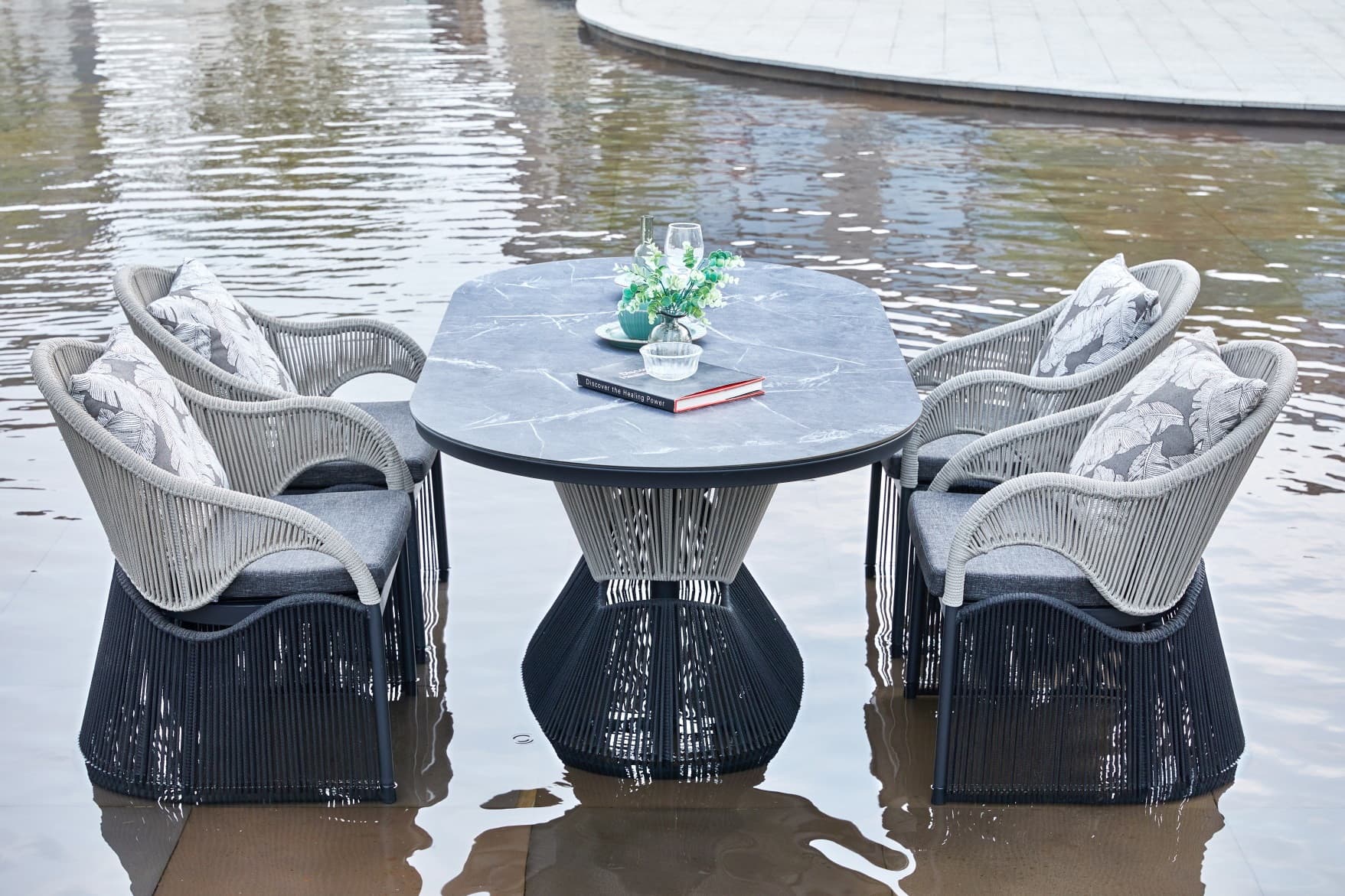 BP-3205 round outdoor dining table with four rope-weave armchairs