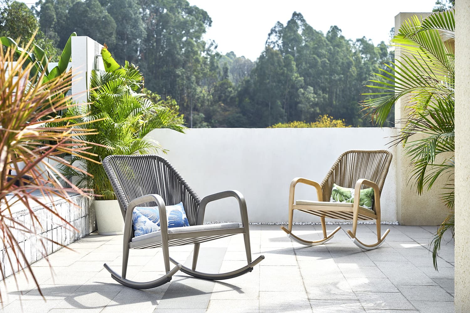 BP-6206 outdoor armchair and footstool in pale rope weave with a side table — view 3
