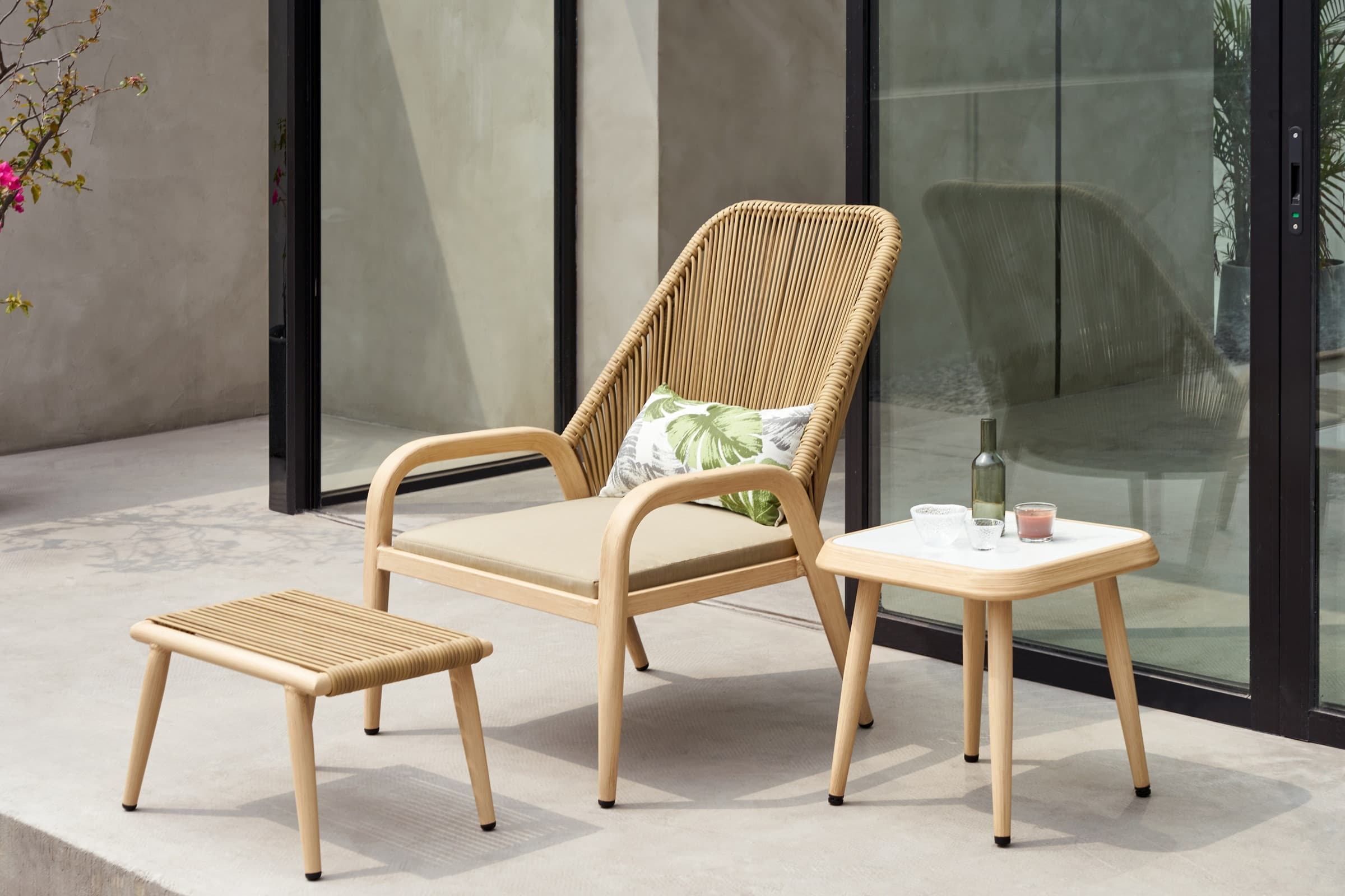 BP-6206 outdoor armchair and footstool in pale rope weave with a side table